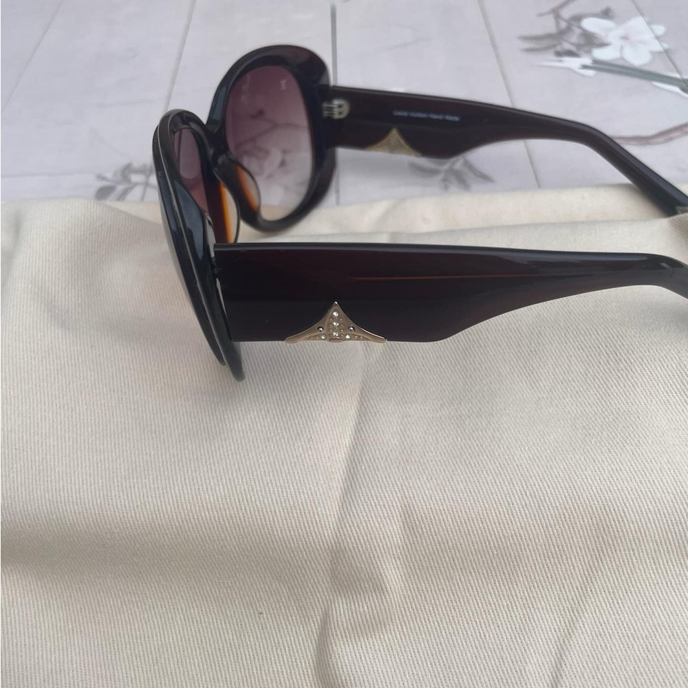 Louis Vuitton round sunglasses - Picture 4 of 9